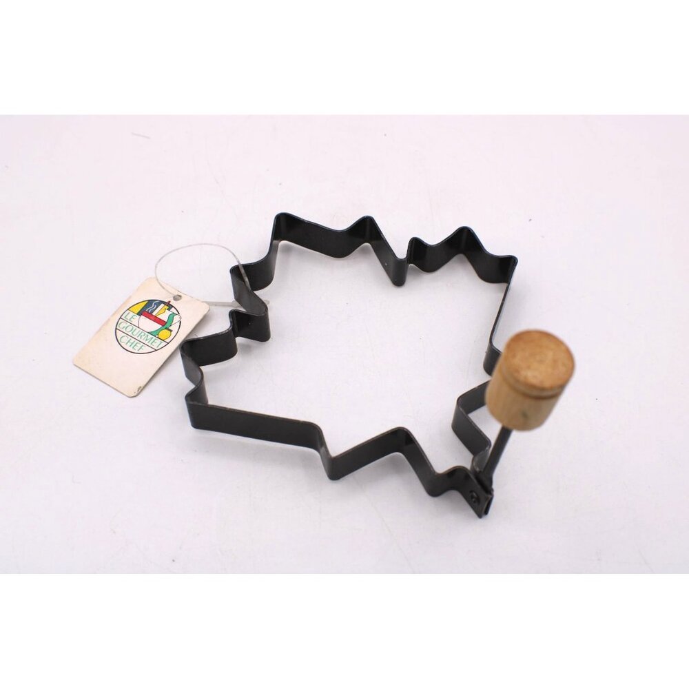 NEW Maple Leaf Non-Stick Pancake & Egg Ring With Wooden Handle Le Gourmet Chef